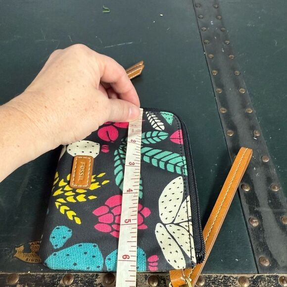 Fossil Multi-Color Floral Coated Canvas Corner Zip Clutch Wallet Wristlet - Picture 5 of 6